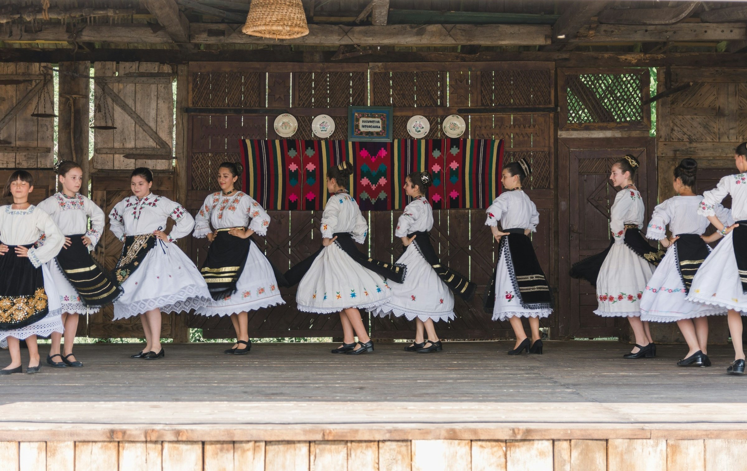 Romanian folk dances